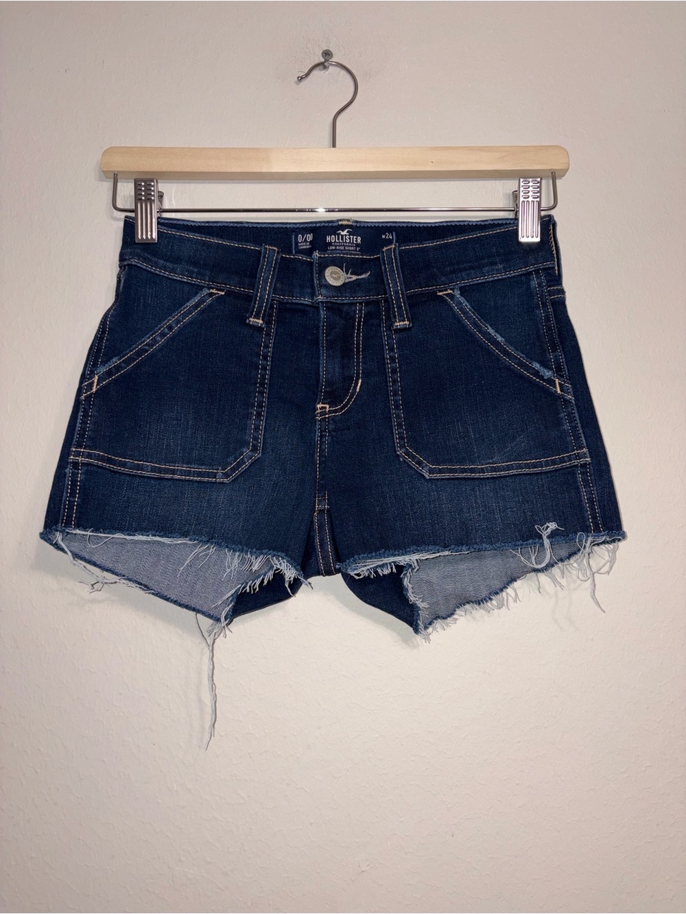 Hollister Low Rise Short 3” Raw Hem Dark Indigo Denim Shorts Size 0/00